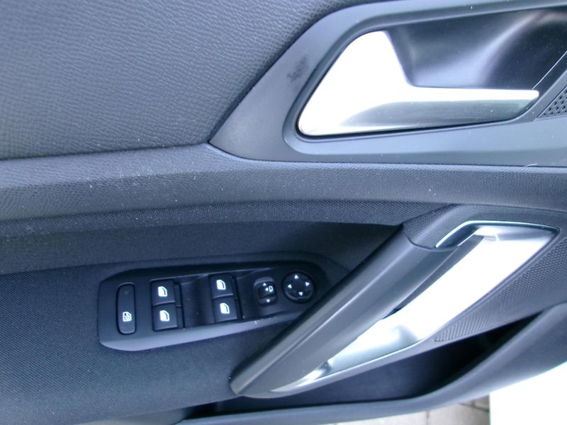 Peugeot 308 1.2i automat - fotka 10 z 22
