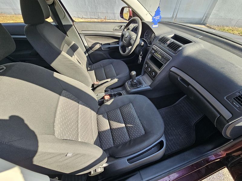 Škoda Octavia (2011) 2 FL, 1.2 TSI  - fotka 15 z 18