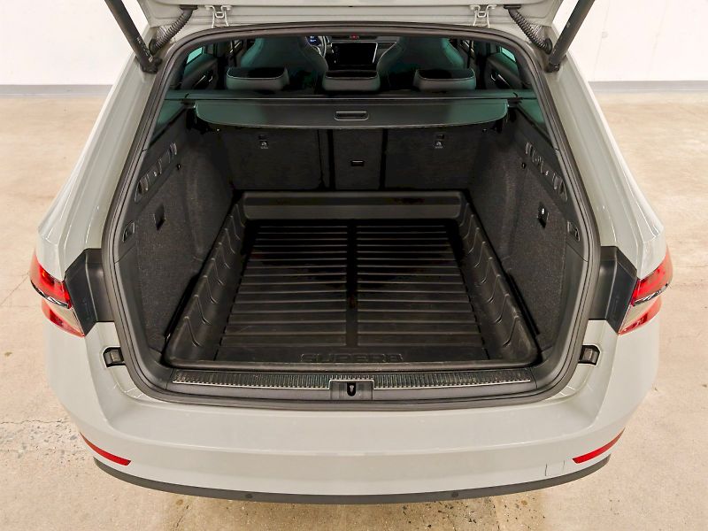 Škoda Superb (2023) Combi 2.0 TSI 140 kW DSG Sport - fotka 30 z 32