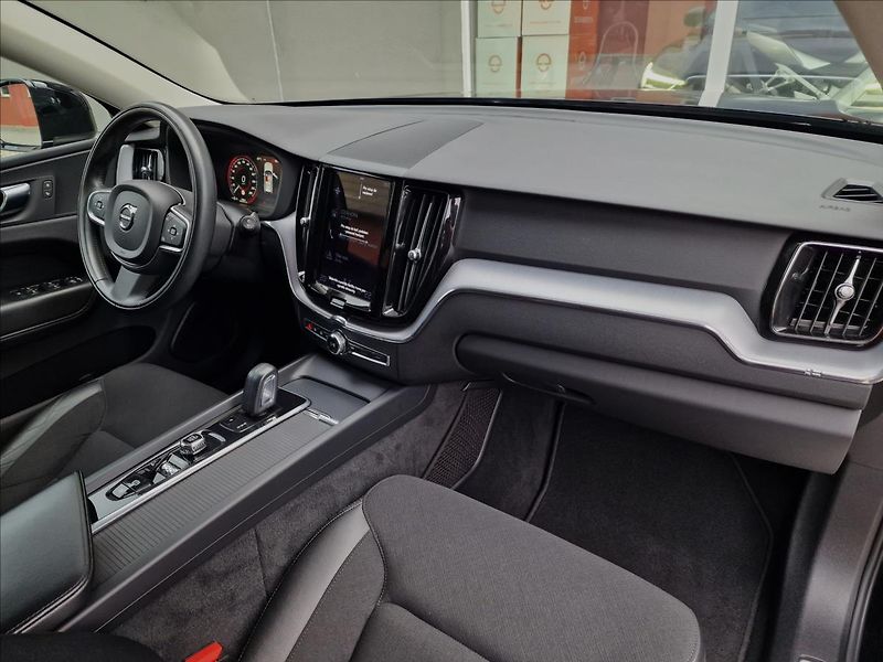 Volvo XC60 B4 145kW AWD Momentum Pro,ČR - fotka 13 z 50