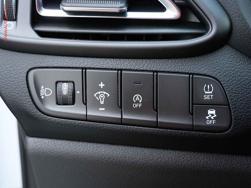 Hyundai i30 (2021) 1.5TGDi - fotka 15 z 22