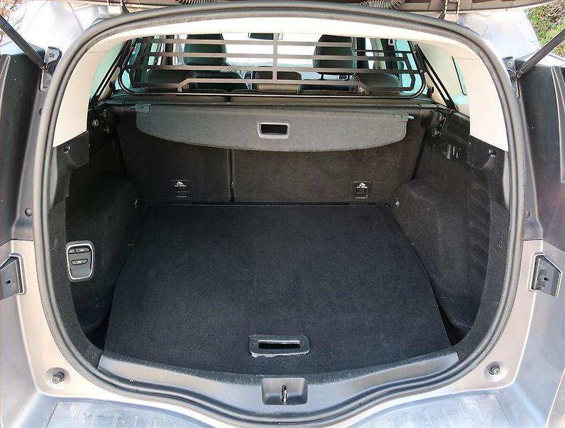 Renault Grand Scénic (2019) 1.7 Blue dCi, Kůže, Navi - fotka 14 z 23
