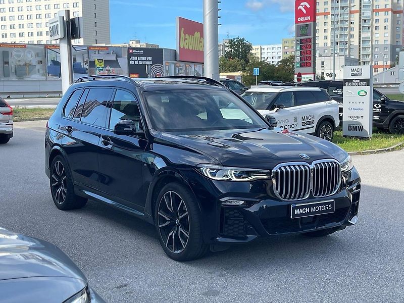 BMW X7 40i M Sport PANO DPH TZ 6 míst - fotka 2 z 26