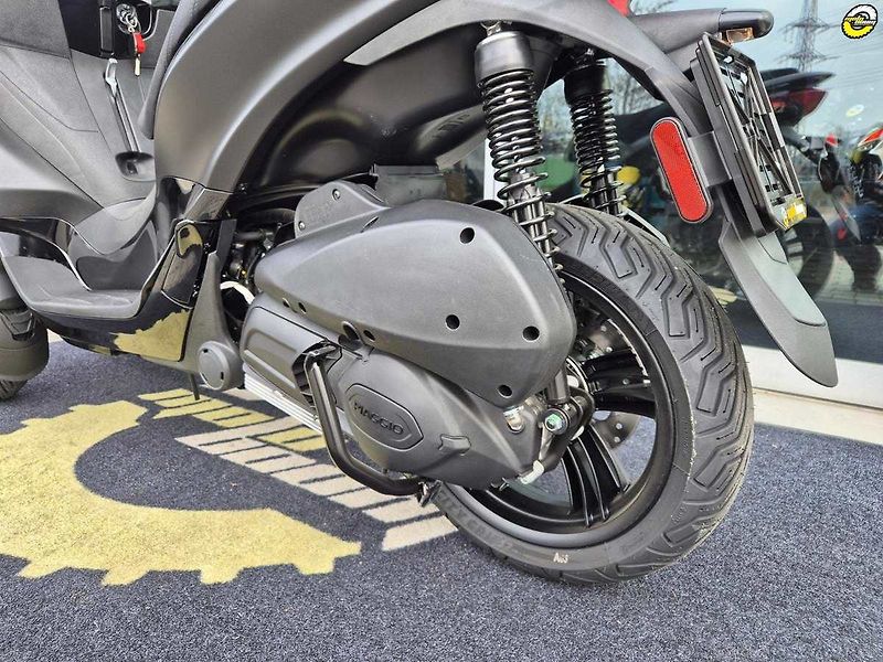Piaggio MP3 300 (2024) Deep Black - fotka 12 z 20