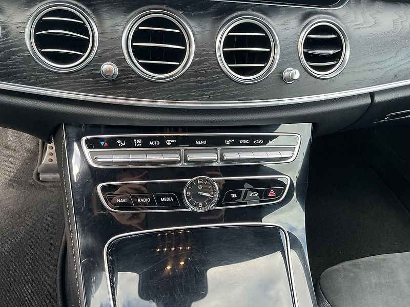 Mercedes-Benz Třídy E 350 d AVANTGARDE 4MATIC - fotka 14 z 25