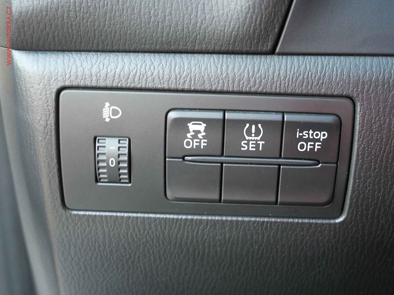 Mazda 3 (2014) 1.5i, ČR, AC, temp - fotka 15 z 24