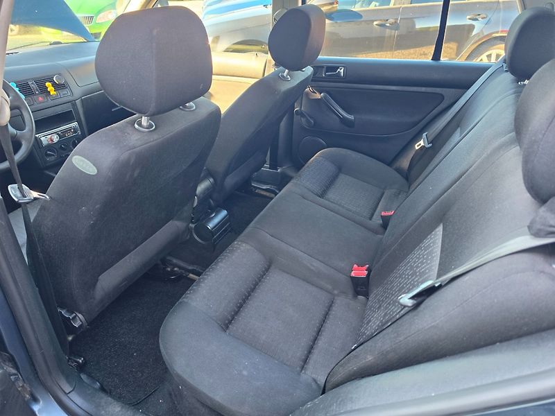 Volkswagen Golf (2001) 1.9 TDI Zimáky - fotka 12 z 22
