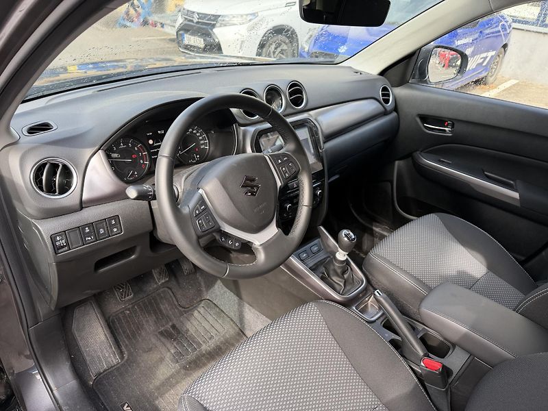 Suzuki Vitara 1,4 Premium Hybrid - fotka 12 z 13