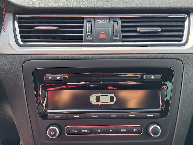 Škoda Rapid (2014) 1.6 TDi, ČR, Elegance - fotka 14 z 20