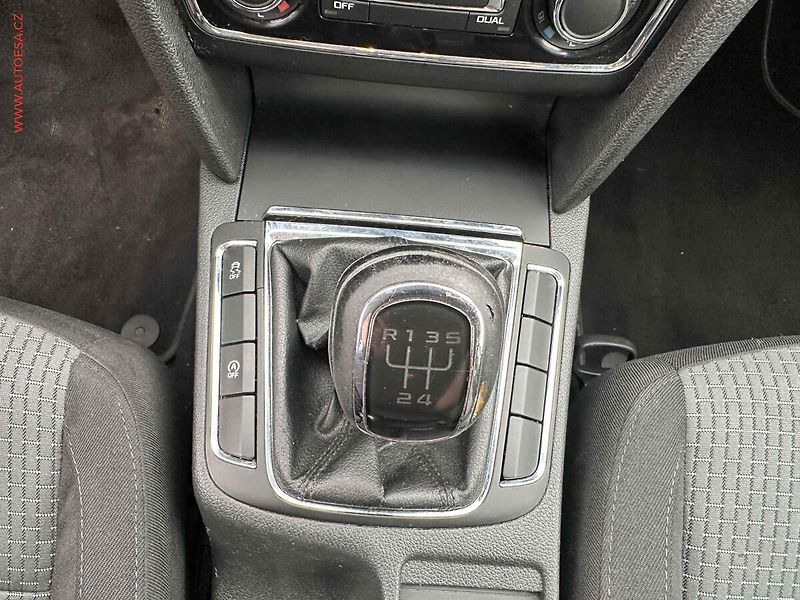 Škoda Superb (2011) 1.6TDi, TZ, bixen - fotka 17 z 19