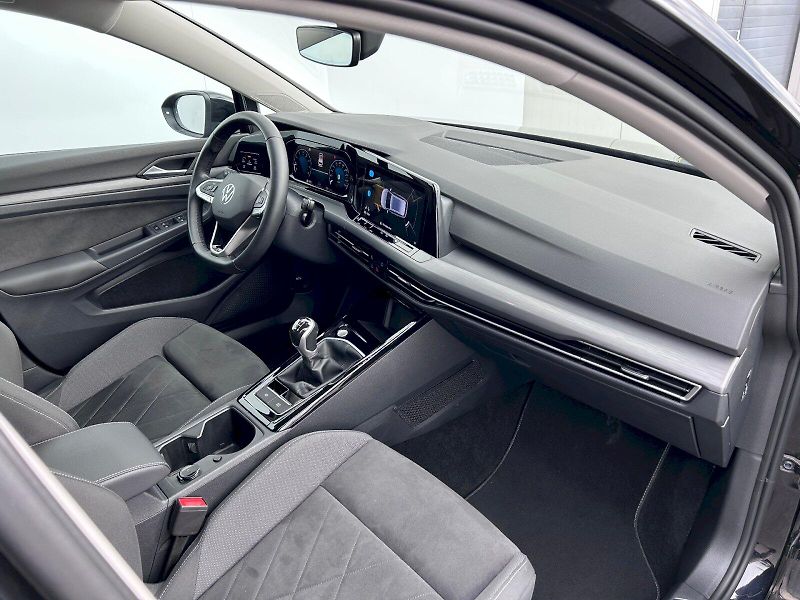 Volkswagen Golf (2023) 1.5 TSI 110kW Style - fotka 28 z 35