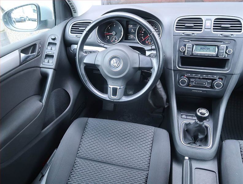 Volkswagen Golf (2010) Comfortline 1.6 TDI, ČR,1.maj - fotka 7 z 14
