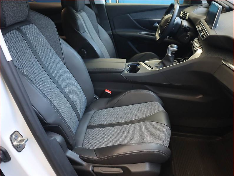 Peugeot 3008 (2018) 1.2 PureTech, Serv.kniha, Kůže - fotka 9 z 23