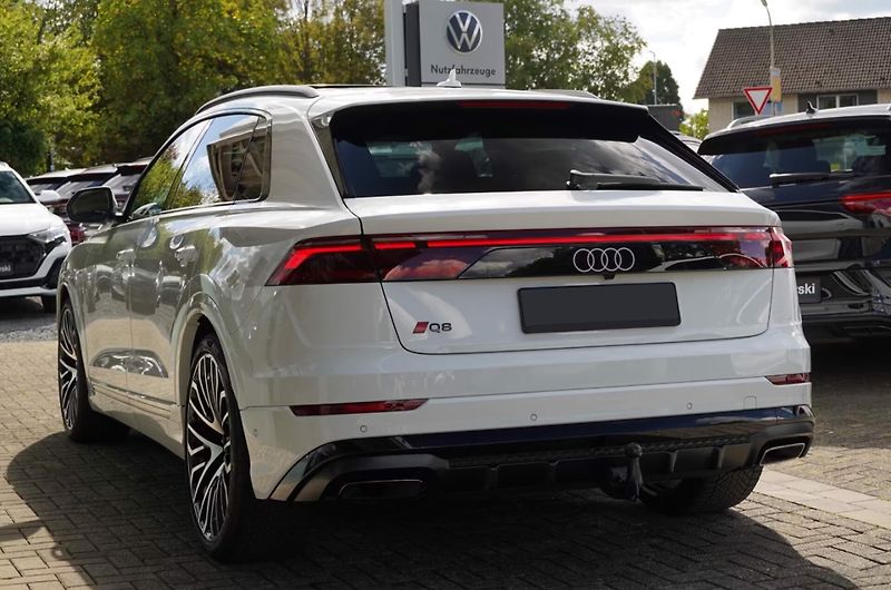 Audi Q8 TDI q 210kW S-Line Pano Matrix - fotka 6 z 20