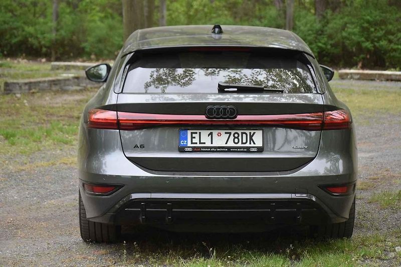 Audi A6 e-tron je hodně pohodlné auto s velmi dobrým dojezdem.