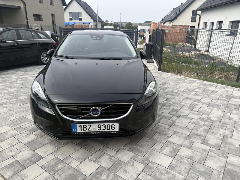 Volvo V40 (2015) Volvo V40 D2 Momentum+webasto - fotka 2 z 17