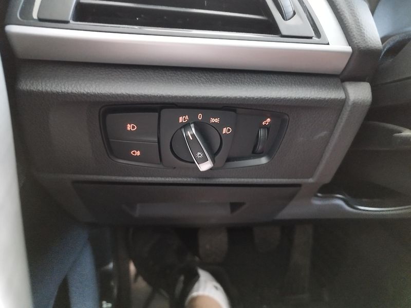 BMW Řada 1 (2017) 120I,135KW,MANUÁL.ALU,NAVI - fotka 27 z 29
