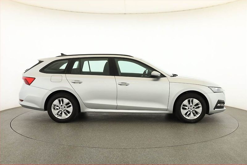 Škoda Octavia (2022) Ambition 2.0 TDI, ČR,1.maj - fotka 6 z 24
