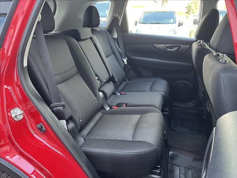 Nissan X-Trail 1,6 DIG-T  Acenta ČR 1 maj - fotka 17 z 21