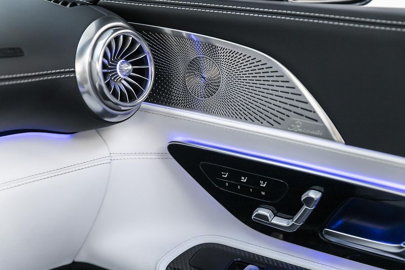 Mercedes-Benz SL 63 AMG*Karbon*Burmester*Masáž - fotka 31 z 41