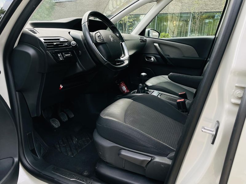 Citroën Grand C4 Picasso 2.0HDi MAN 7MÍST KAMERA TAŽNÉ - fotka 30 z 45