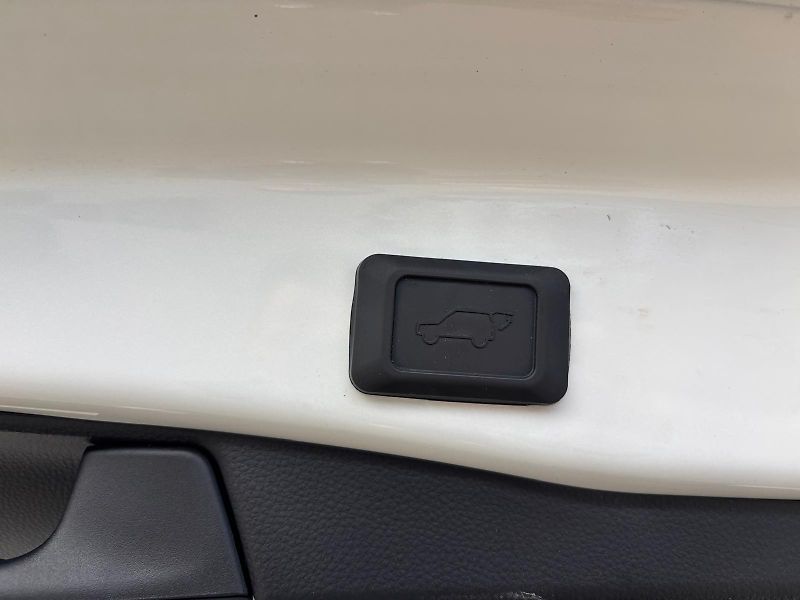 Toyota RAV4 2.5 HSD e-CVT FWD Selection - fotka 25 z 28