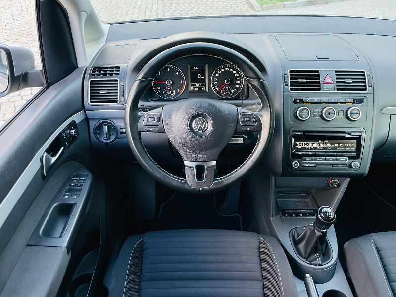 Volkswagen Touran 2.0TD MANUÁL 1MAJITEL SERVISKA - fotka 26 z 49