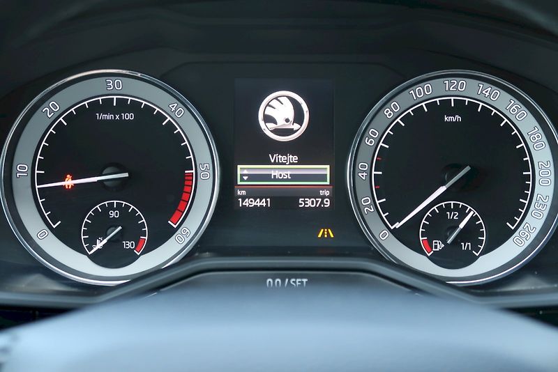 Škoda Superb (2018) Combi L&K  2,0 TDi/140 kW 4X4 - fotka 20 z 36