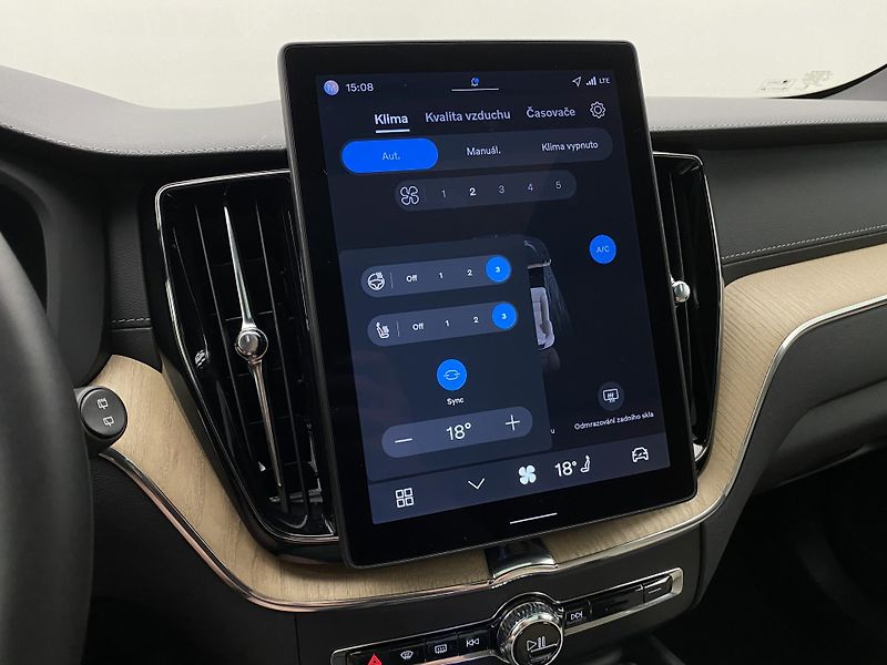 Volvo XC60 T8 AWD RECHARGE ULTRA BRIGHT - fotka 40 z 67