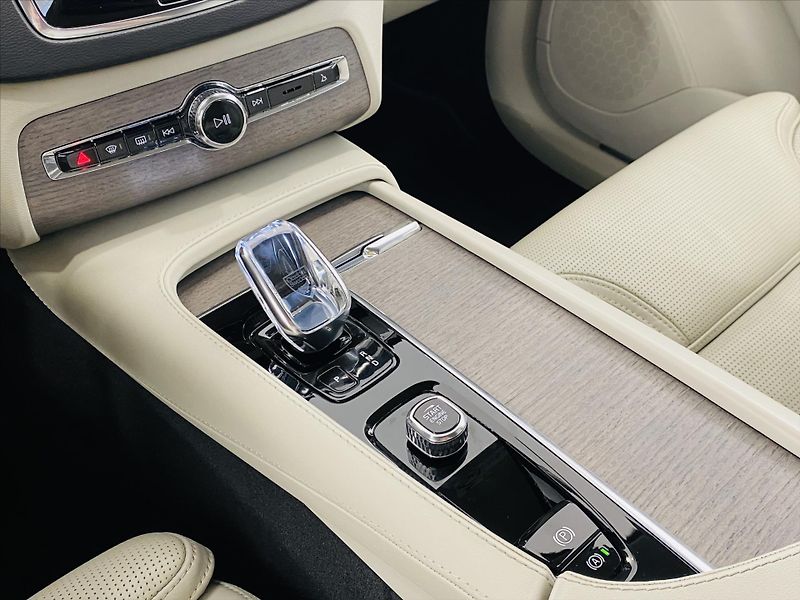 Volvo XC90 2,0 B5 AWD 173kW Inscription - fotka 24 z 31