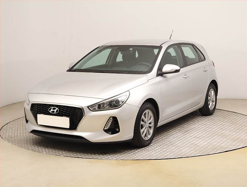 Hyundai i30 (2017) 1.0 T-GDI, Tempomat - fotka 2 z 21