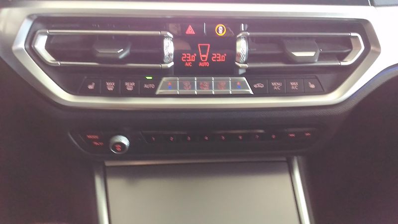 BMW Řada 3 (2020) 320D,XDRIVE,FULL,LED,TAŽNÝ,TOP - fotka 38 z 42