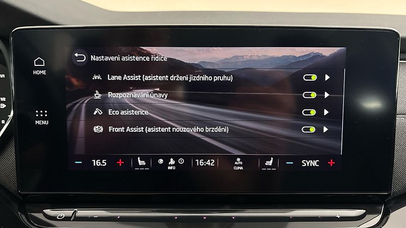 Škoda Octavia 2.0 TDI DSG Style Combi - fotka 23 z 25