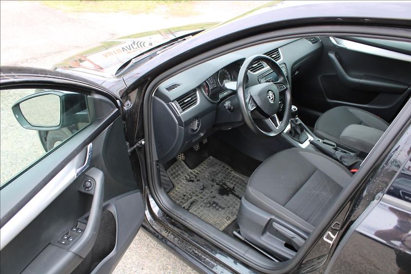 Škoda Octavia 1,5 TSi  AMBITION, DPH, ČR - fotka 9 z 29