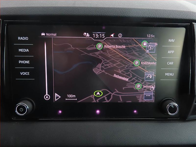 Škoda Karoq (2023) Sportline 1.5 TSI - fotka 15 z 17