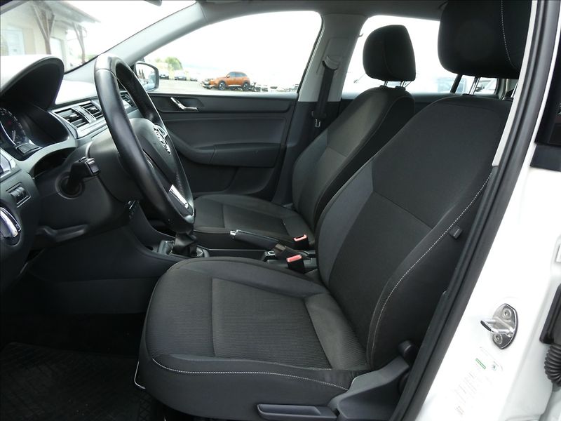 Škoda Rapid 1,2 TSI 77kW Style Spaceback - fotka 16 z 36