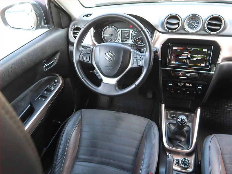 Suzuki Vitara (2017) Elegance 1.6 VVT, 4X4 - fotka 7 z 18