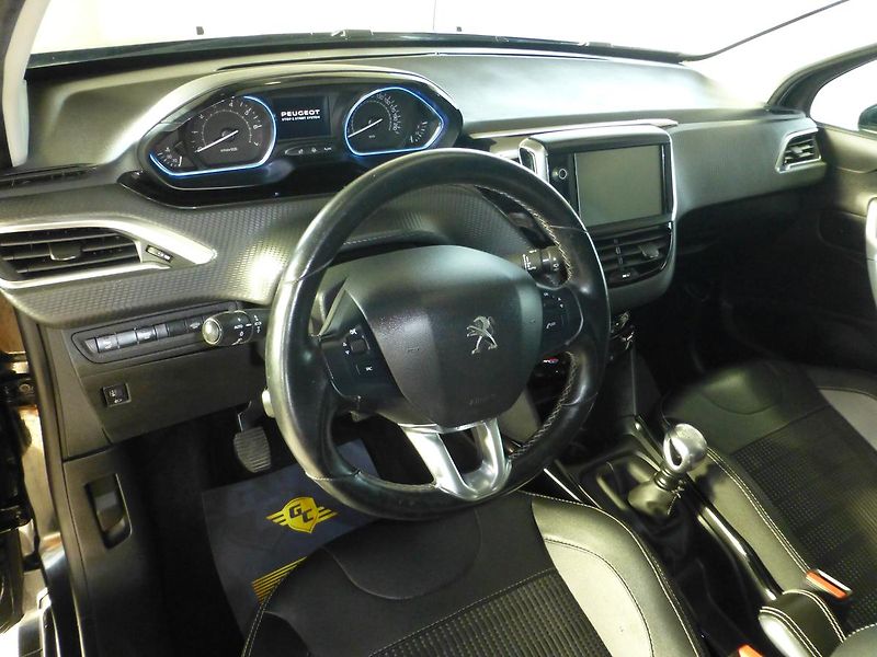 Peugeot 2008 (2019) 1,2-96KW*NAVI*PARK.S**PANORAMA - fotka 11 z 27