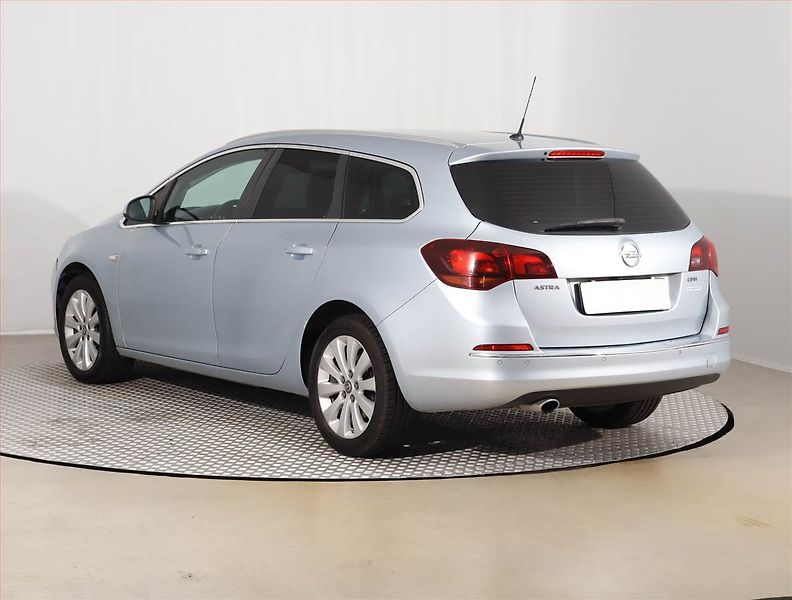 Opel Astra (2015) 2.0 CDTI, Tempomat - fotka 4 z 20