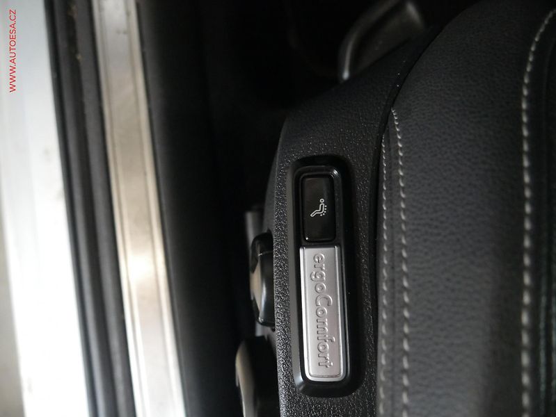 Volkswagen Passat (2015) 2.0TDI 4x4, DSG, navi, bixen - fotka 12 z 21