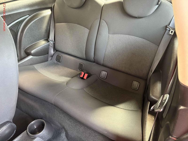 Mini Cooper (2011) 1.6 i, Výhřev sed - fotka 10 z 14