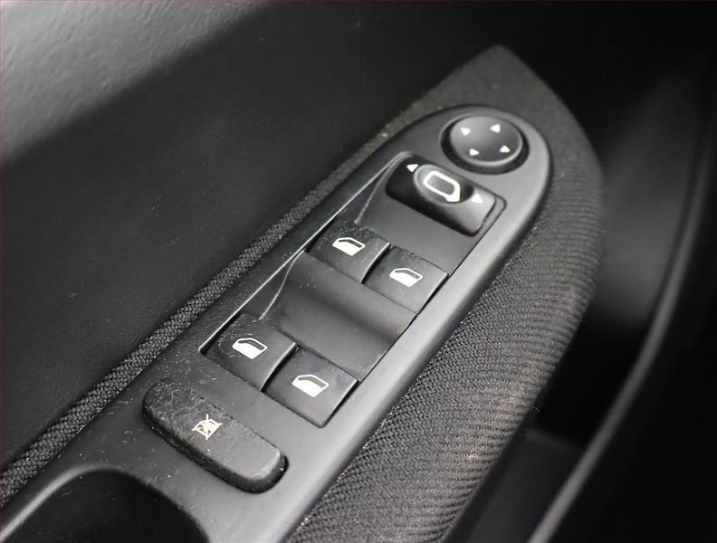 Peugeot 307 (2004) 2.0 16V, nová STK, servisované - fotka 14 z 18