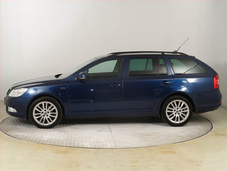 Škoda Octavia (2009) Laurin&Klement 2.0 TDI - fotka 3 z 26
