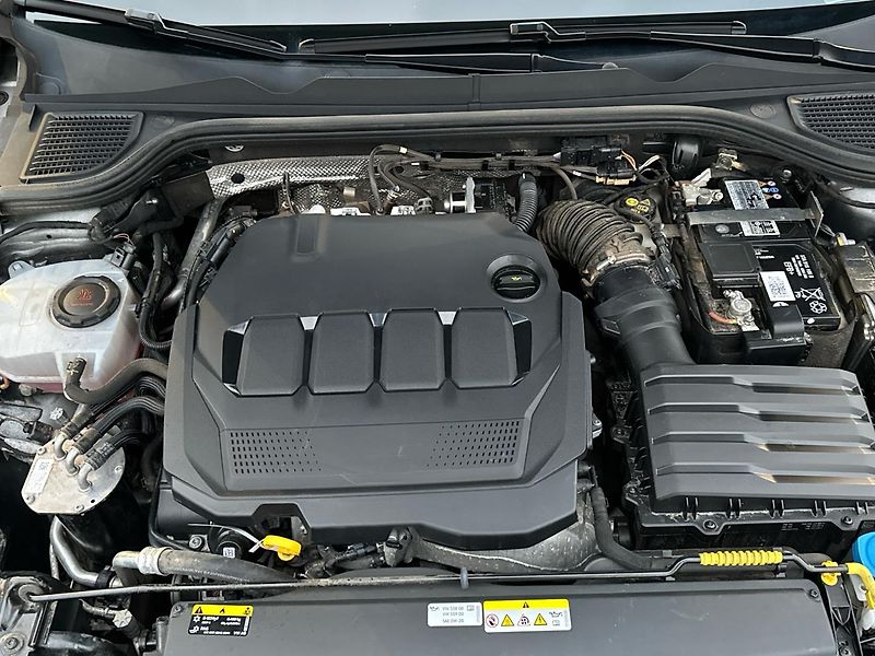 Volkswagen Golf Style 2.0 TDI 110 kW DSG Varia - fotka 17 z 23