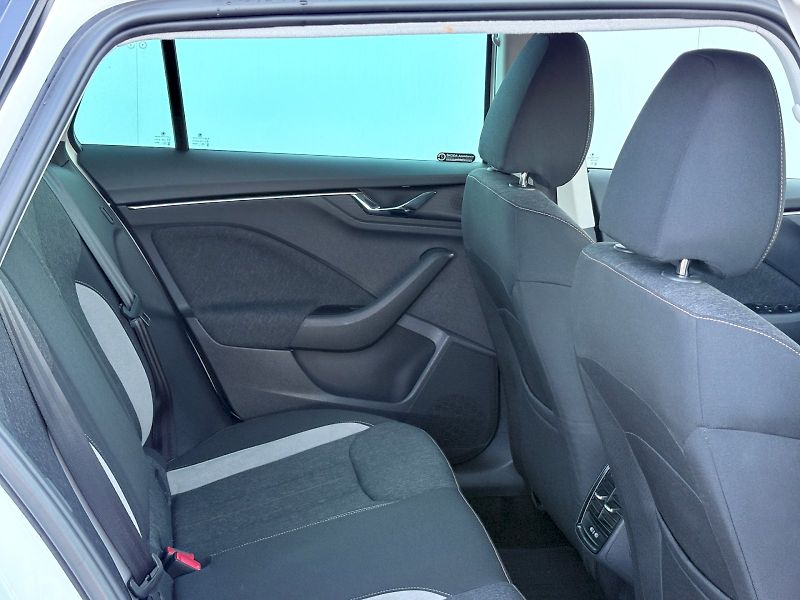 Škoda Kamiq (2023) 1.5 TSI / 110 kW / STYLE - fotka 19 z 28