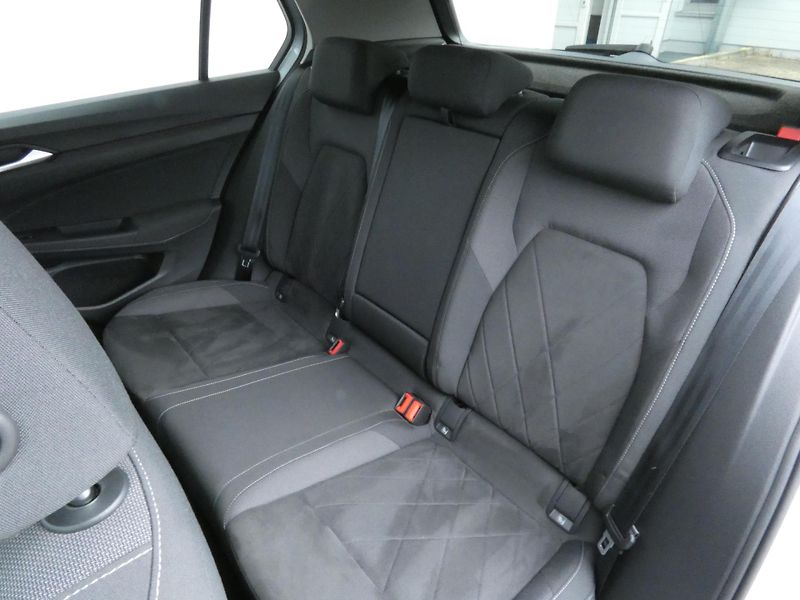 Volkswagen Golf (2021) Style 1,5 TSI 110KW - fotka 23 z 30