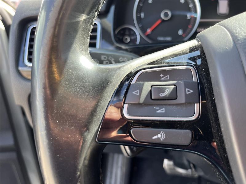 Volkswagen Touareg 3,0 TDi V6 180KW 4x4 TAŽNÉ - fotka 27 z 50