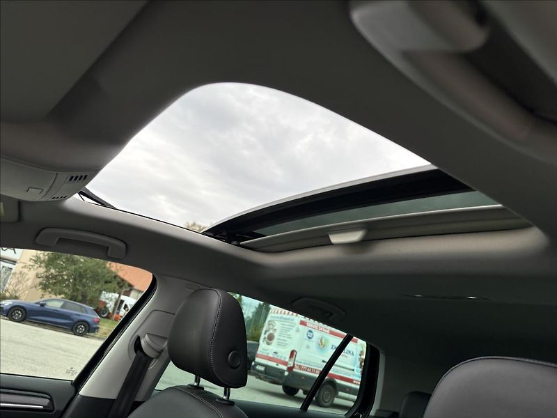 Volkswagen Golf 2,0 TDi 110kW Xen,Pano,Nez.Top - fotka 29 z 41