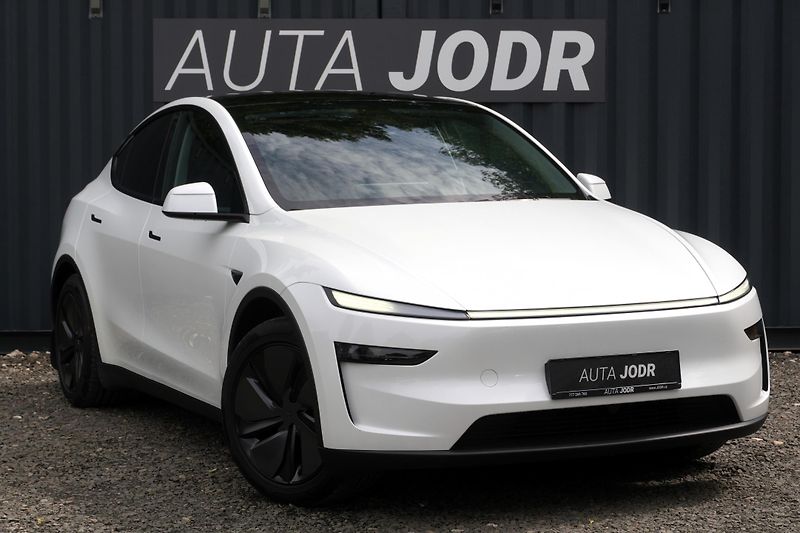 Tesla Model Y Long Range AWD, ČR, Tažné - fotka 13 z 39