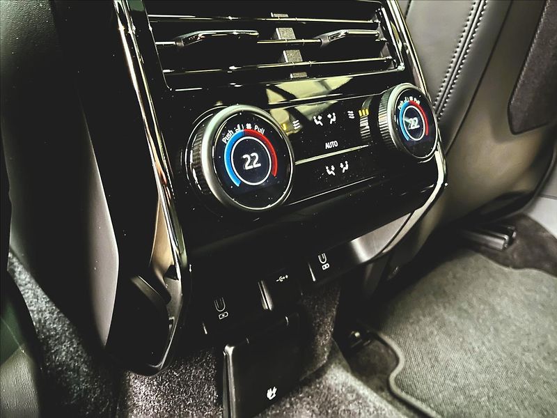 Land Rover Range Rover Sport (2026) 4,4 SV BLACK EDITION P635 - fotka 49 z 55